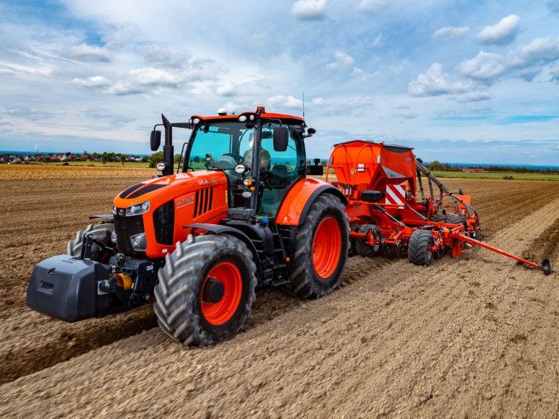 kmetijska mehanizacija za obdelovanje zemlje