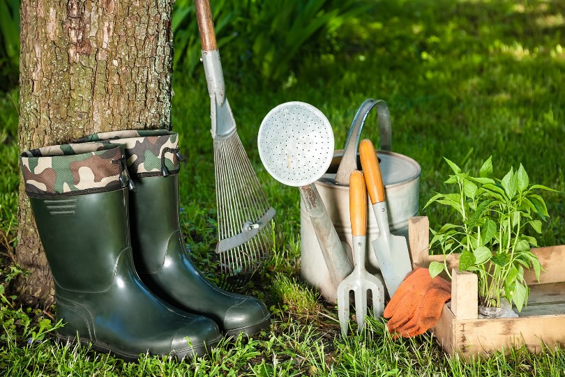 vrtni pripomočki, ki se pogosto uporabljajo